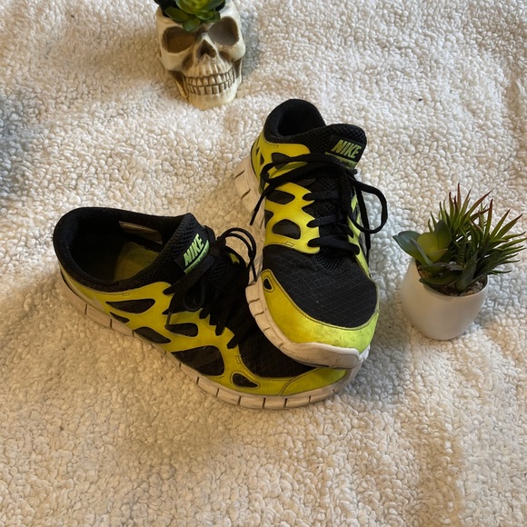 Nike sneakers size 10 - Picture 2 of 9